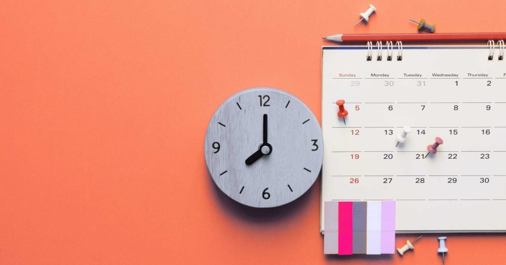 picture showing a clock, calendar and post it notes